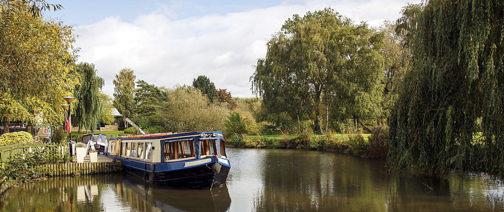 Narrow Boat on Avon Canal